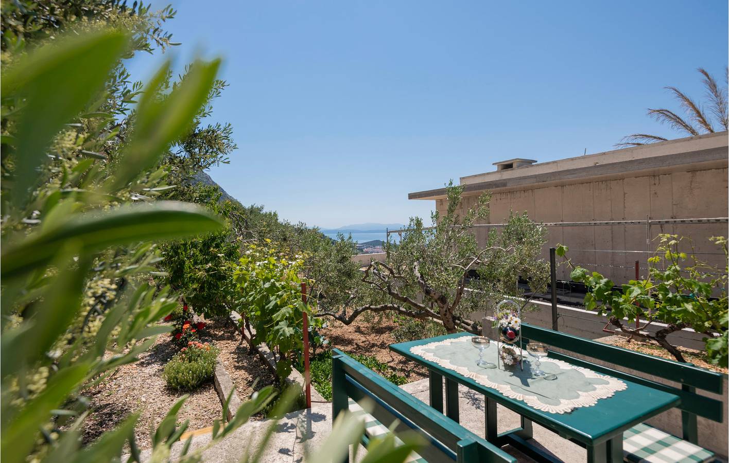 Ganze Ferienwohnung, Ferienwohnung für 6 Personen mit Terrasse in Makarska, Makarska Riviera