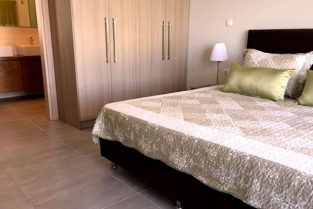 Villa Triantafilia: New Luxury Villa for 8 in central Kos near beach in Kos