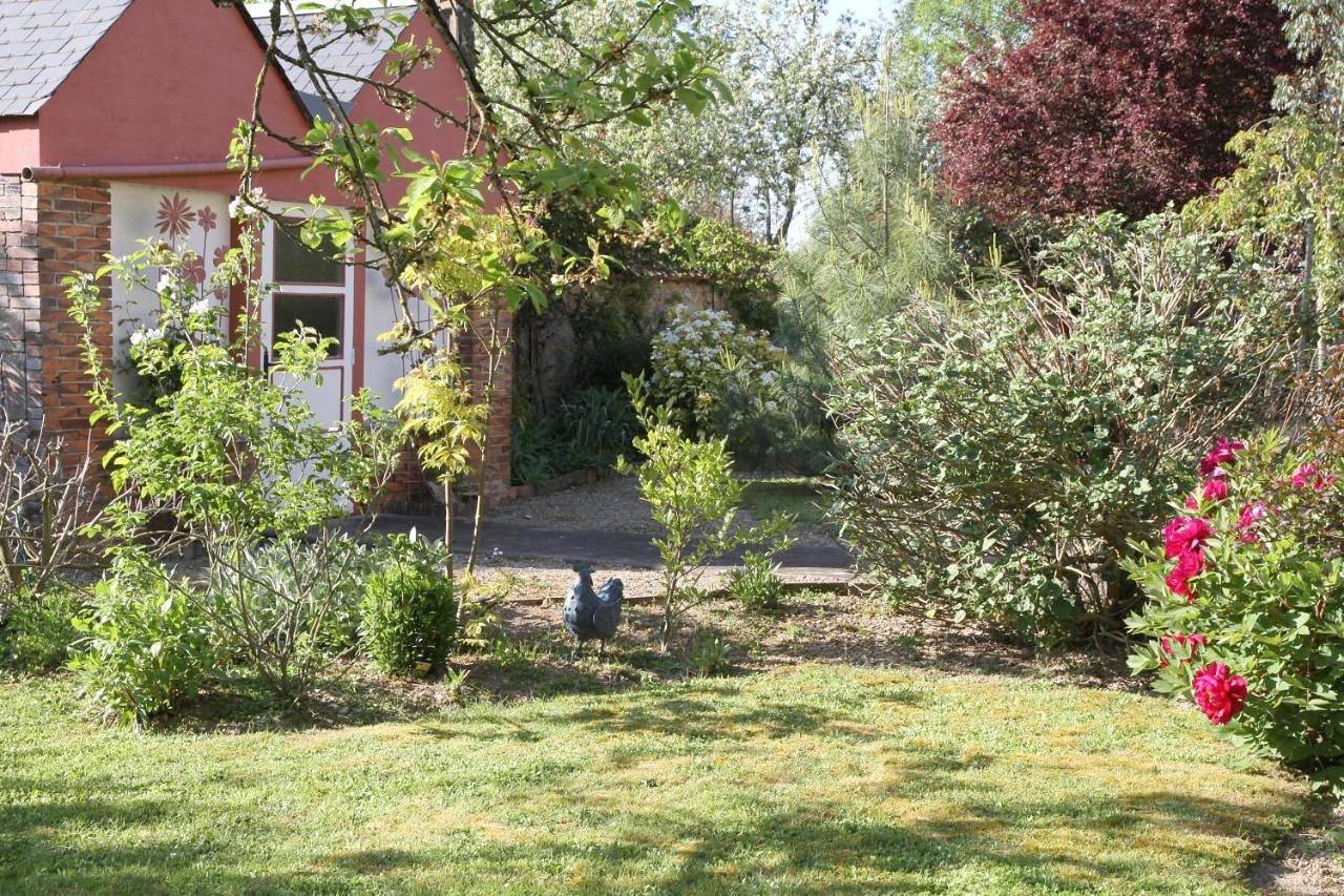 Family Room with Private Bathroom in Bouère, Mayenne