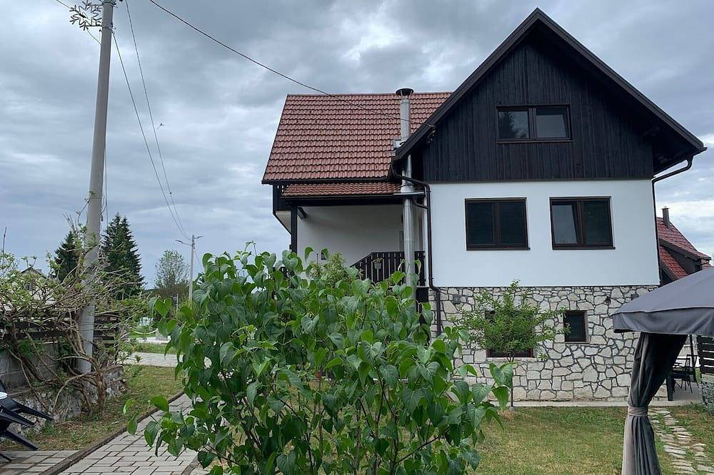 Guesthouse Family Bosnic - Double Room with Balcony - 3 in Smoljanac, Plitvicer Seen