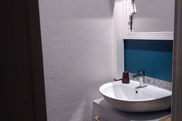 Gîte pour 4 personnes, avec terrasse ainsi que jardin et piscine à Prissac - 2