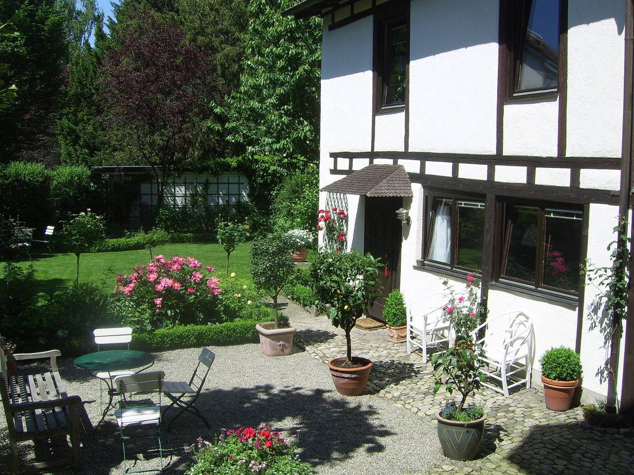 Ganze Wohnung, Altes Kutscherhaus - Ferienhaus, 60qm, 1 Wohn/Schlafzimmer, max. 2 Personen in Altstadt (Freiburg), Freiburg
