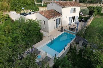 Gîte pour 5 personnes, avec terrasse et jardin à Saint-Laurent-de-Carnols
