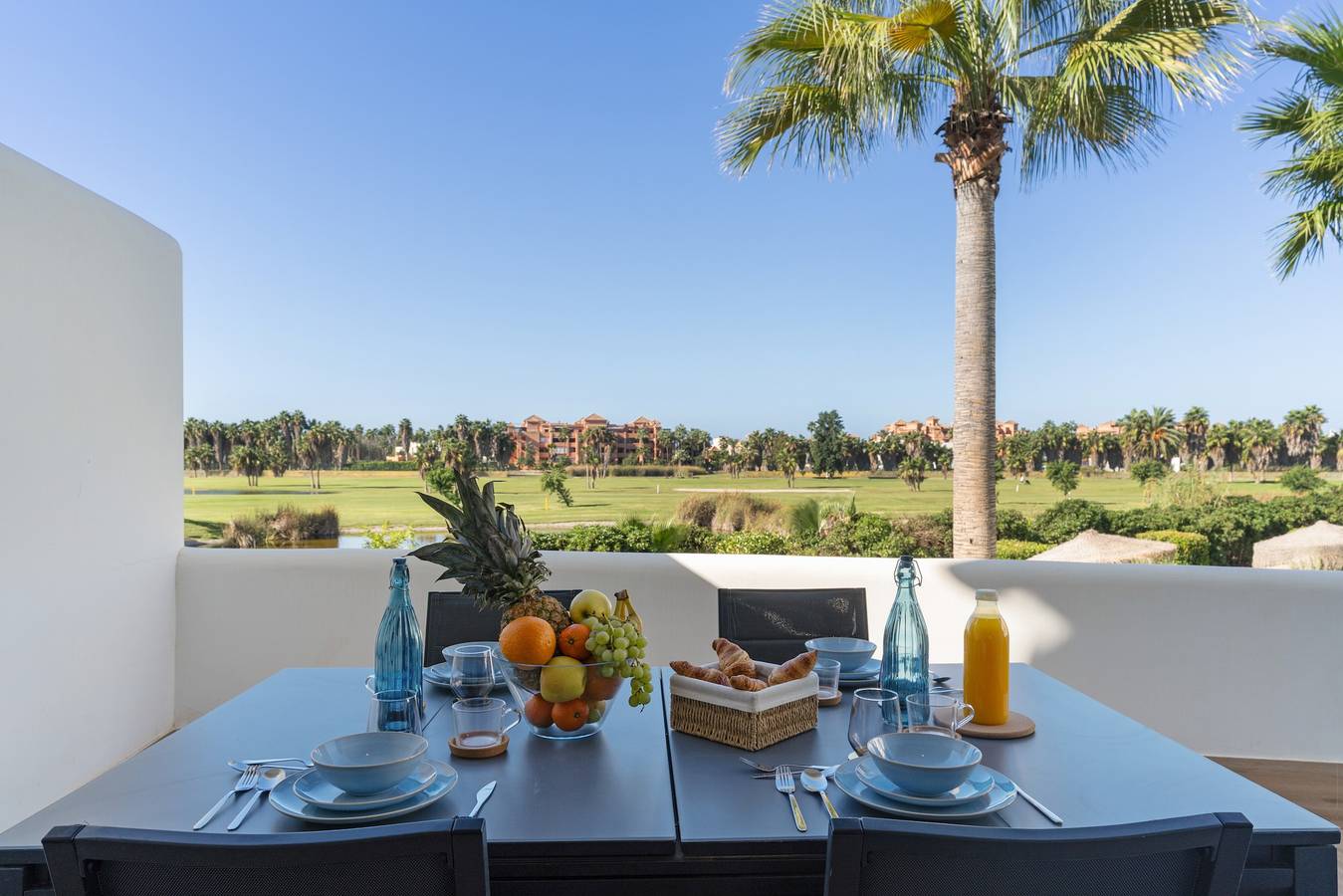 Apartamento entero, Apartamento 'Astrid Golf & Sea' con vistas al campo de golf, piscina infinity y cerca de la playa. in Playa Granada, Motril
