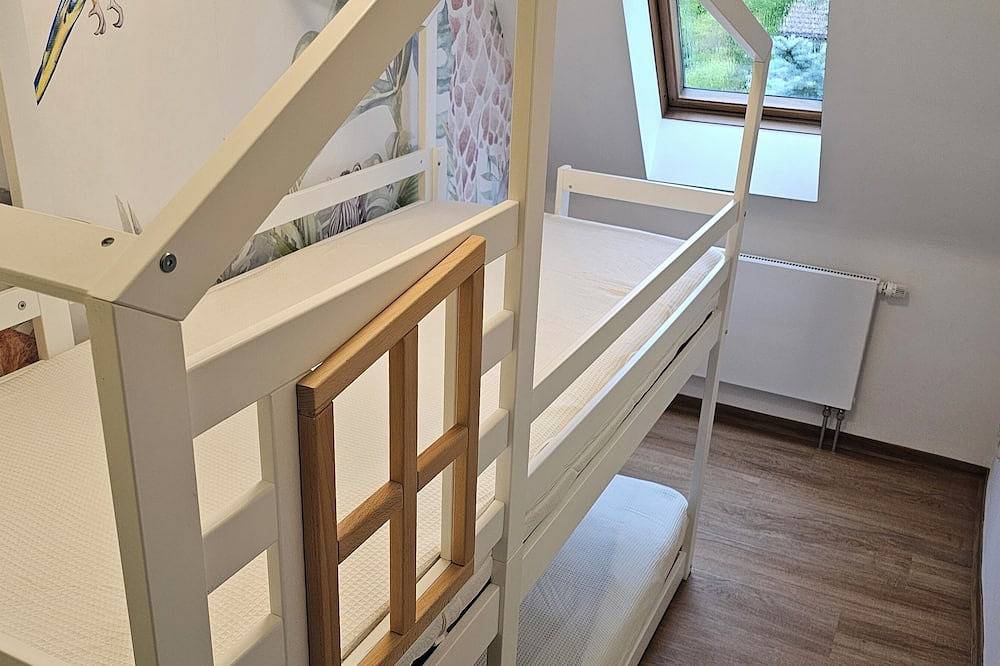 Ganze Wohnung, 3 Zi.-Ferienwohnung mit Wlan im 1. Og - Mh6 in Markgrafenheide, Rostock