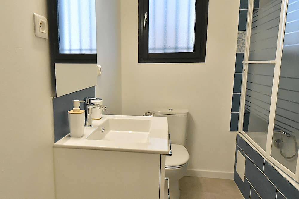 Appartement entier, Charmant F2 tout équipé, refait à neuf. in Vert-le-Grand, Essonne
