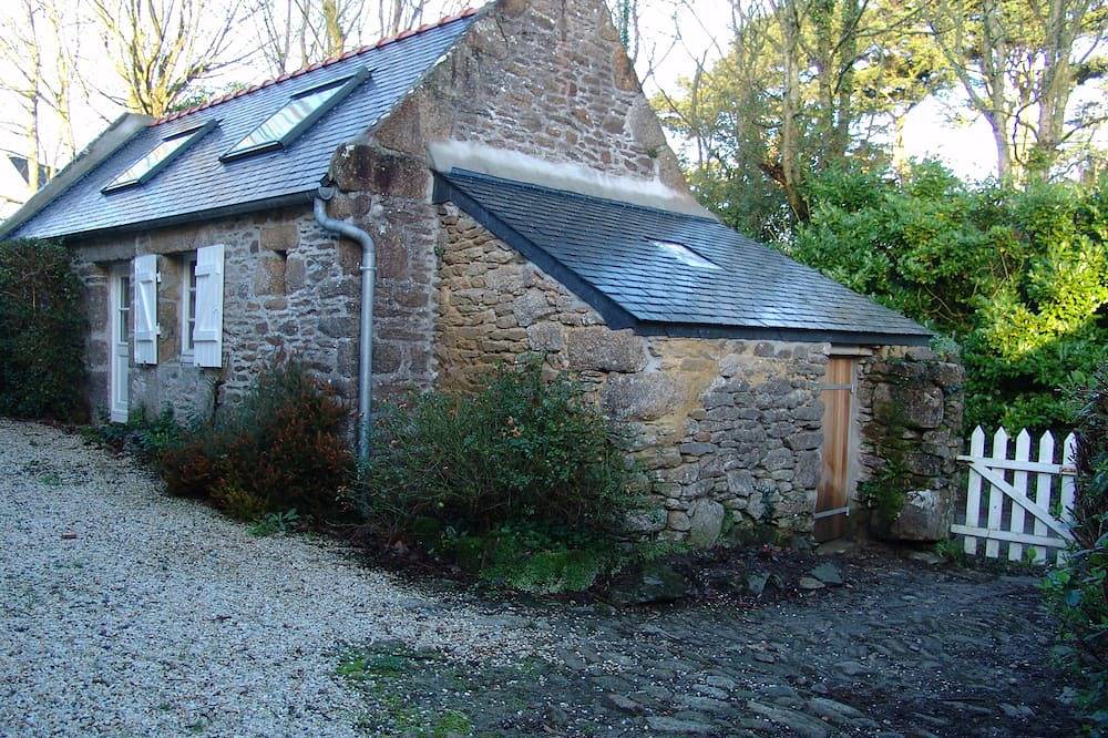 Maisonette aus alten Steinen, typisch für das Land Léon in Landunvez, Brest und Umgebung