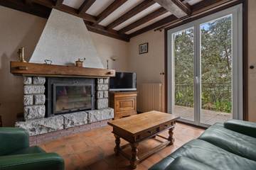 Chalet pour 4 Personnes dans Échalas, Parc Naturel Régional du Pilat, Photo 3