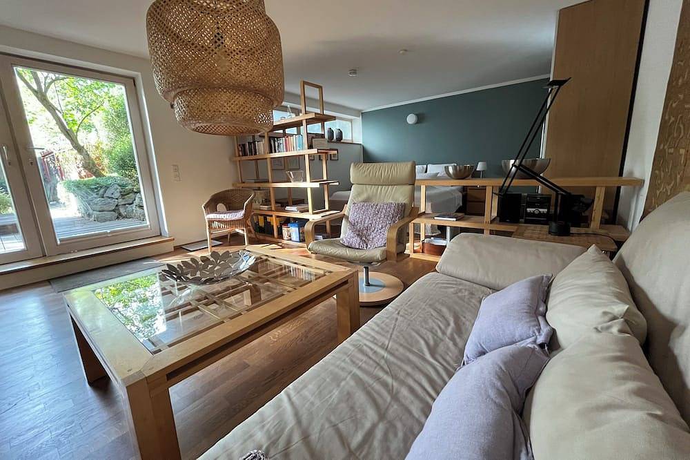 Ganze Wohnung, Atelier Seeshaupt Atelierwohnung mit großer Terrasse 5 min vom Starnberger See in Seeshaupt, Starnberger See
