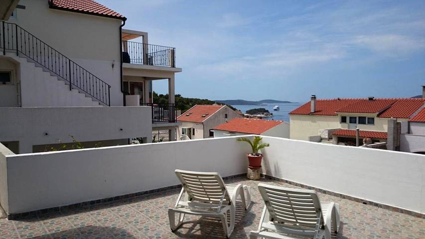Maison d’hôte pour 5 personnes, avec jardin, adapté aux familles dans Hvar - 2