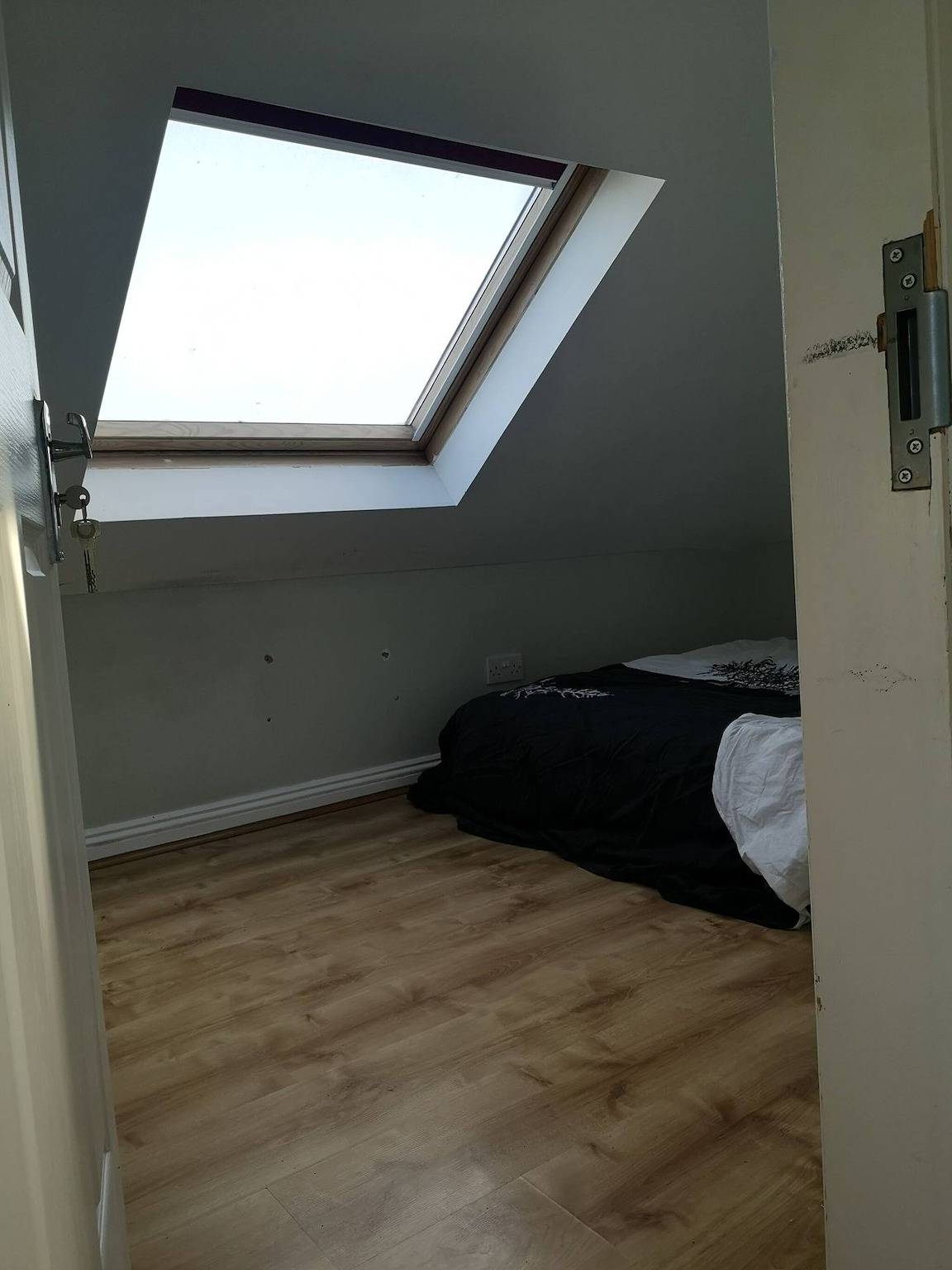 Ganze Wohnung, Nettes „Bijous“ -Db-Zimmer-Apartment auf dem Dachboden in Spelthorne, Surrey