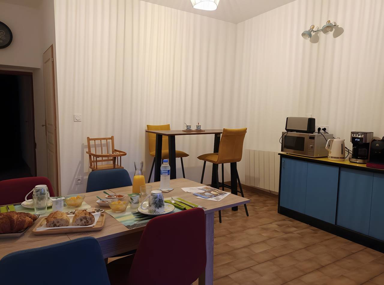 Bed and Breakfast 'Chambre Coquelicot' con Wi-Fi y aire acondicionado in Domazan, Region de Nimes