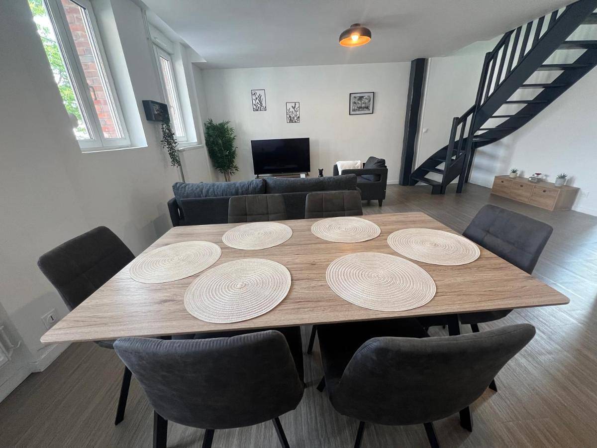 Appartement entier, Three-Bedroom Apartment in Vierzon, Région de Vierzon