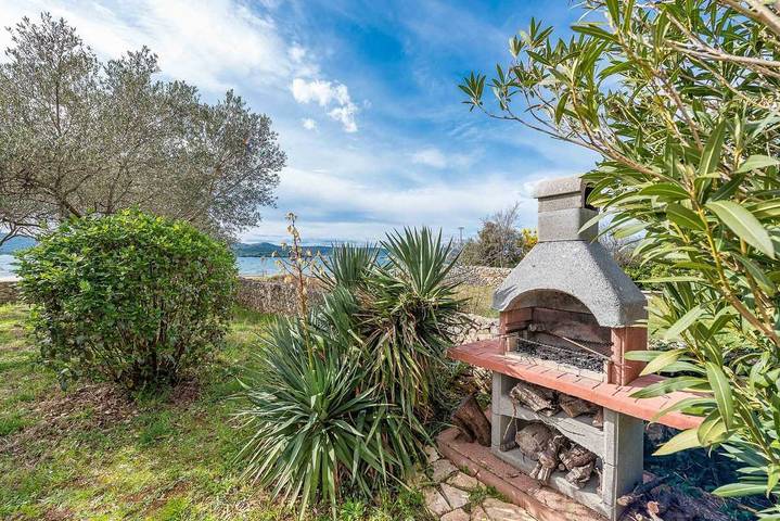 Ganze Wohnung, Strandapartment Lostura mit Meerblick in Općina Sveti Filip i Jakov, Zadar
