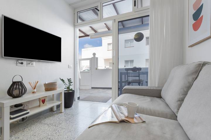 Ganze Wohnung, Ferienwohnung 'Fabi' mit privater Terrasse in Arrieta in Arrieta, Haría