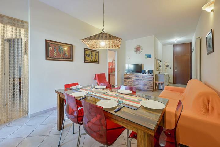 Appartamento intero, GuestHost - Flora's Home - Cozy Flat with Parking! in Luni Mare, Luni