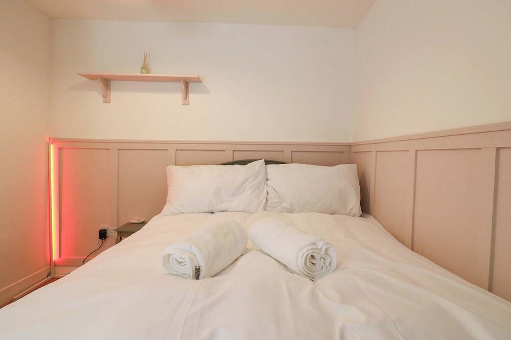 7 Athol Terrace, family friendly, country holiday cottage in Dover in Dover, Kent