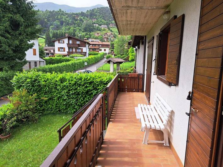 Appartamento per 6 persone, con Balcone e Terrazza nonché Giardino e Panorama a Castione della Presolana
