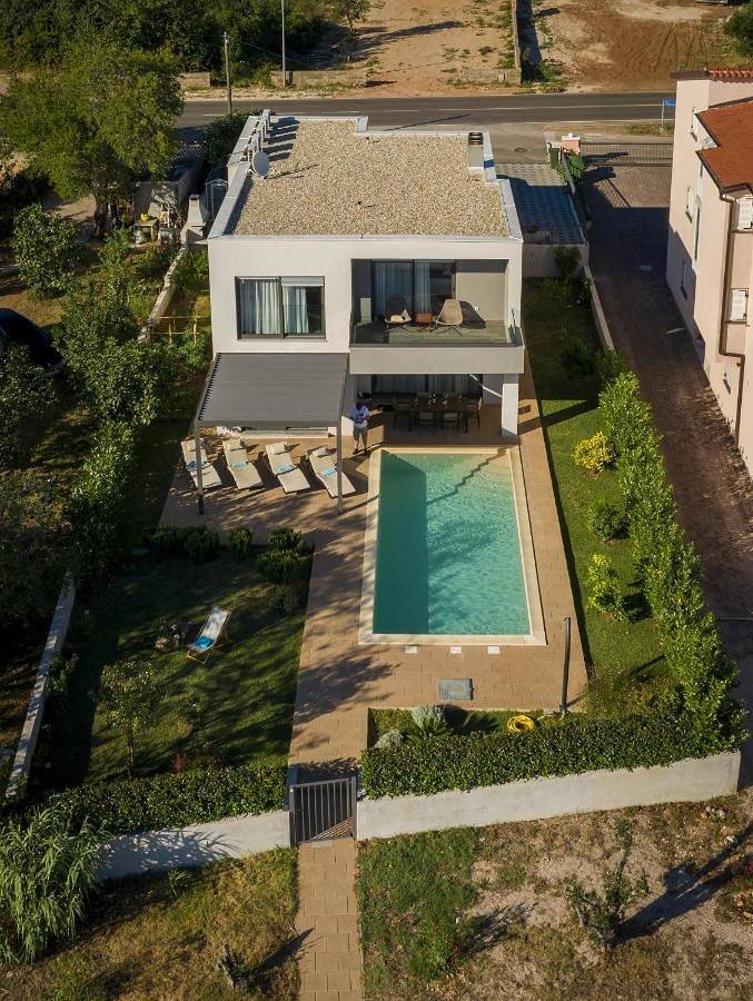 Villa pour 10 personnes, avec jardin ainsi que vue et piscine à Turanj - 3