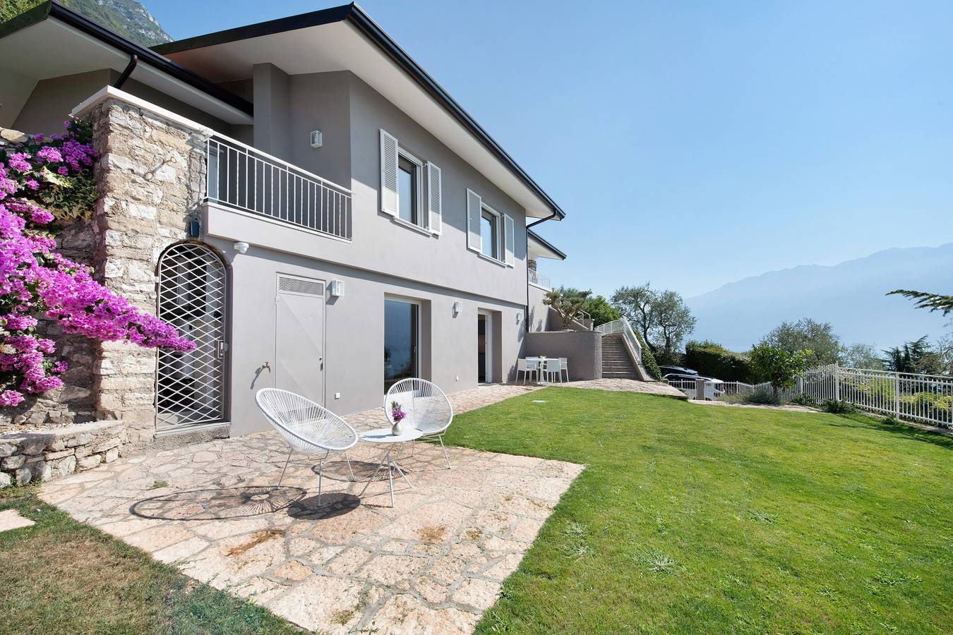 Ganzes Studio, Haustierfreundliche Ferienwohnung Villa Gargnano mit Seeblick und Garten in Gargnano, Gardasee-Berge