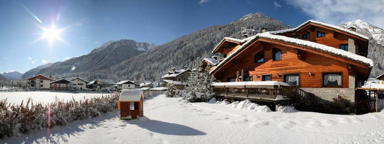 Location de vacances pour 3 personnes, avec Balcon et Terrasse ainsi que Jacuzzi et Jardin dans Gressoney-Saint-Jean