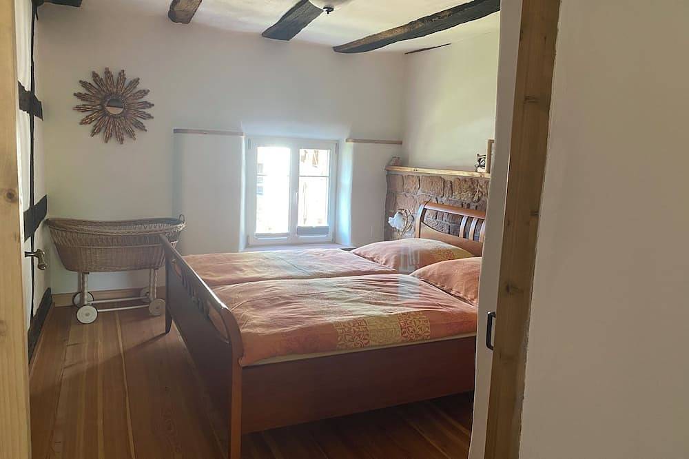 Haus der Behaglichkeit ; baubiologisch saniertes Fachwerk mit modernem Ambiente in Erlenbach bei Dahn, Landkreis Südwestpfalz