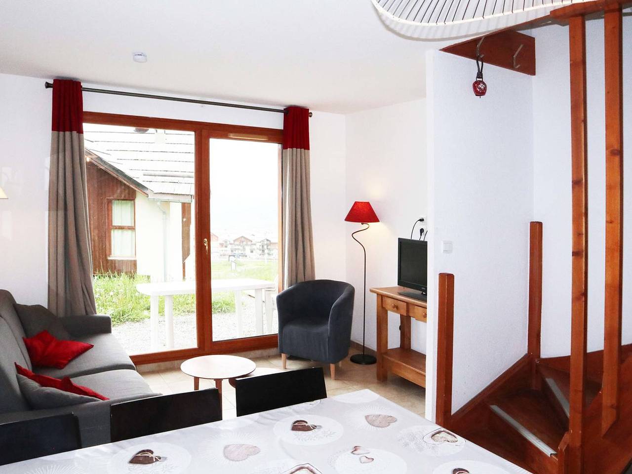 Ski-in/Ski-out Chalet, Pool & Sauna, Sleeps 6 in Les Orres, Écrins National Park