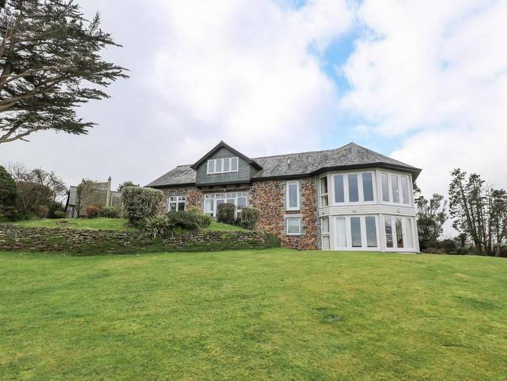 Holiday rental for 8 people, with garden in Helford