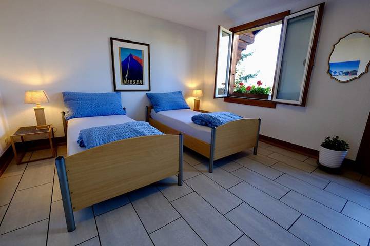Ganze Wohnung, Cozy 2Br Lake View Apt. in Swiss Chalet & Parking. in Oberhofen am Thunersee, Thunersee