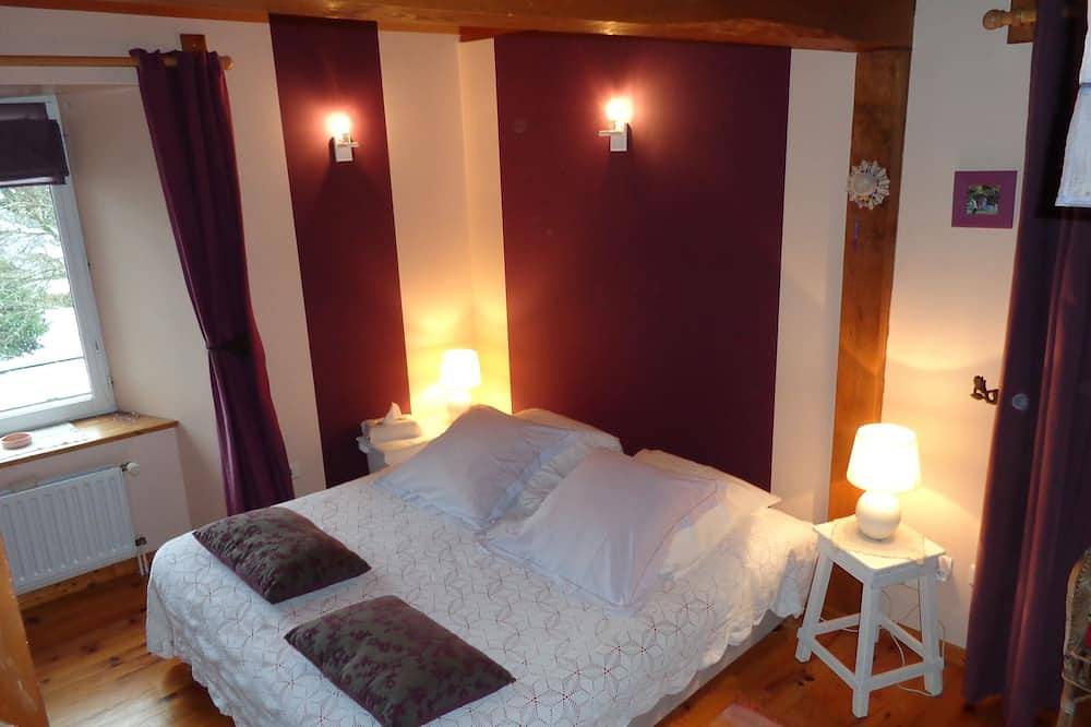 Former coaching inn dating from 1875 at 1150 m altitude, near Mont Mézenc in hamlet in Les Estables, Parc naturel régional des Monts d'Ardèche