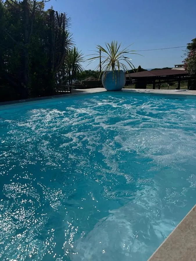 Appart’hôtel pour 2 personnes, avec vue ainsi que jardin et piscine, animaux acceptés - 1