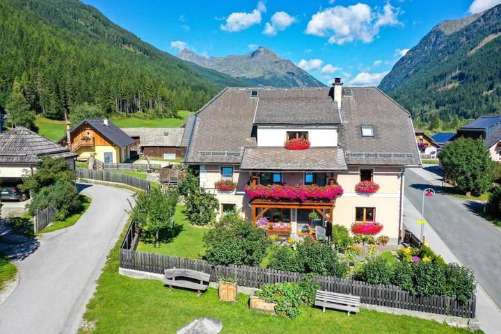 Ferienwohnung für 5 Personen, mit Garten und Ausblick in Weißpriach