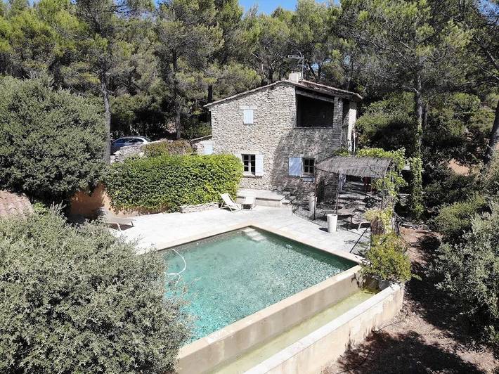 Gîte pour 6 personnes, avec piscine ainsi que terrasse et jardin