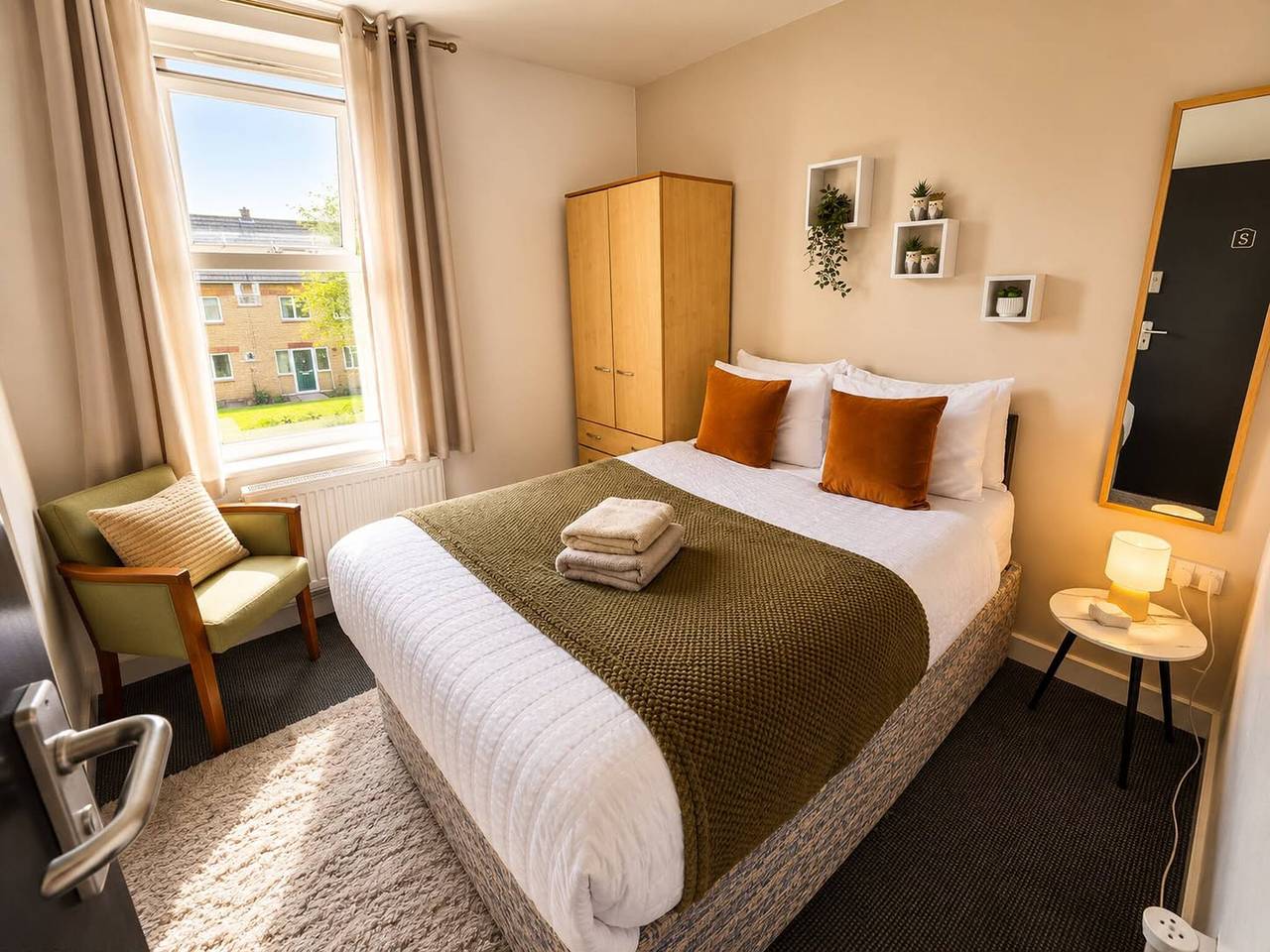 House in Kensington for 16 guests in Liverpool, Merseyside