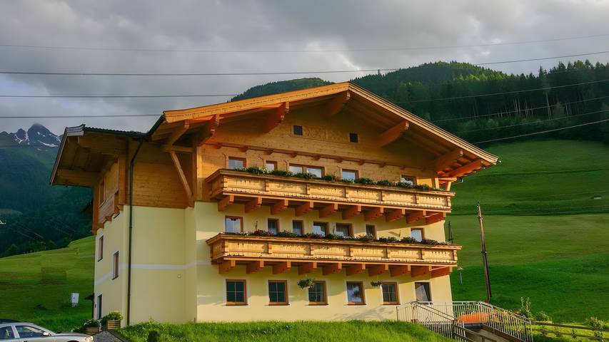 Vakantiewoning voor 4 personen, with Balkon and Tuin as well as Sauna in de Glockner Alpen