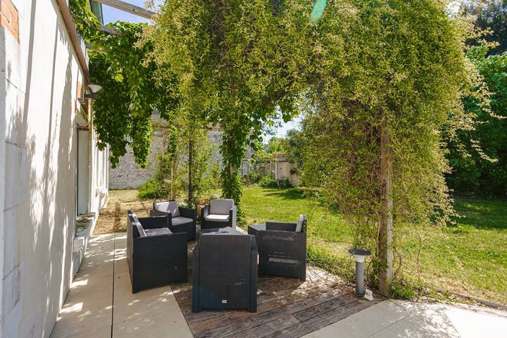 Guest Room “Aix” – Spacious Family Suite in Aix in Virson, Rochefort region
