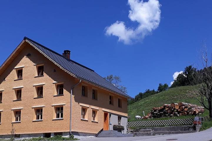 Ferienhaus für 22 Personen, mit Garten in Raggal