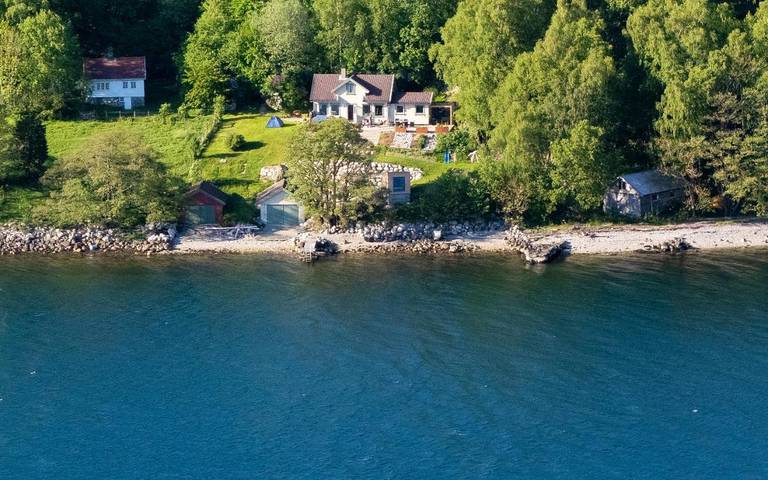 Feriehus for 8 personer, hage og terrasse i tillegg til sauna og utsikt i Rogaland