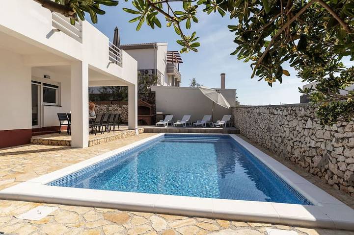 Ferienhaus für 10 Personen, mit Garten, mit Haustier in Razanac