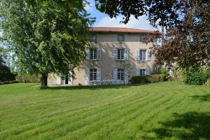 Gîte pour 14 personnes, avec Terrasse et Jardin