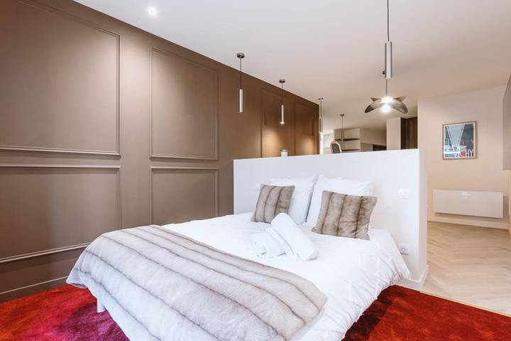 Gîte pour 2 personnes, avec jacuzzi dans Casino Grand Cafe de Vichy