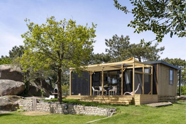 Camping pour 5 personnes, avec piscine ainsi que terrasse et jardin, animaux acceptés à Perros-Guirec