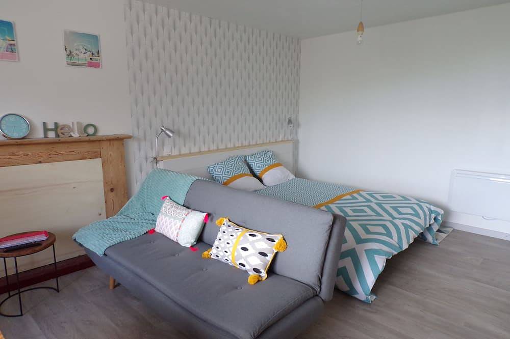 Entire apartment, Quiet studio with sea view in Binic, Côte de Goëlo