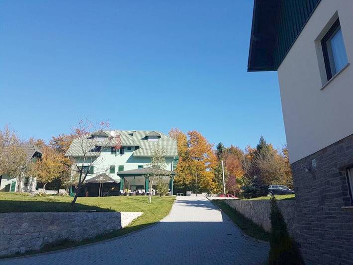 Gîte pour 2 personnes, avec vue ainsi que piscine et jardin, animaux acceptés dans Plitvička Jezera - 2