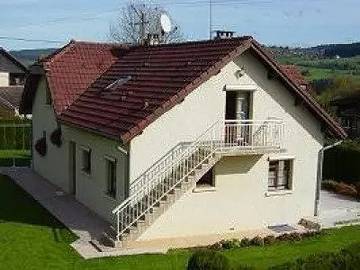 Gîte pour 4 personnes, avec jardin et balcon dans Lac de Saint-Point