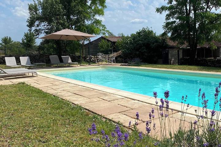 Location de vacances pour 10 personnes, avec terrasse, animaux acceptés à Grèzes (Lot)