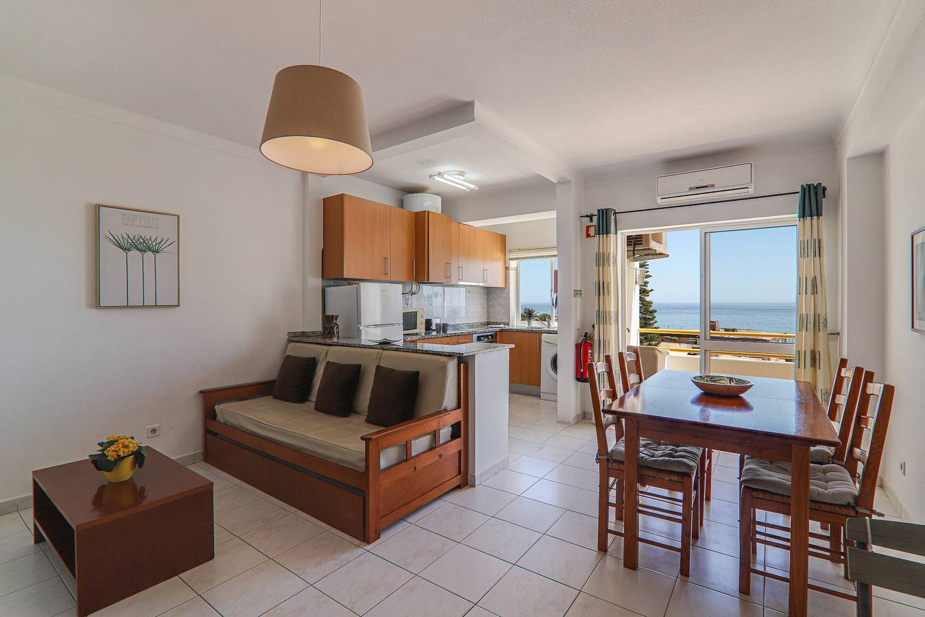 Ganze Wohnung, Apt. Estrela 304 – Direkt am Strand, Meerblick, mit Pool, Klimaanlage und Wlan in Armação de Pêra (costa), Armação de Pera