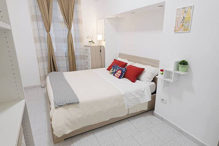 Ganze Wohnung, Apartment im Herzen des spanischen Viertels, neben der Via Toledo. in Neapel, Neapel Provinz