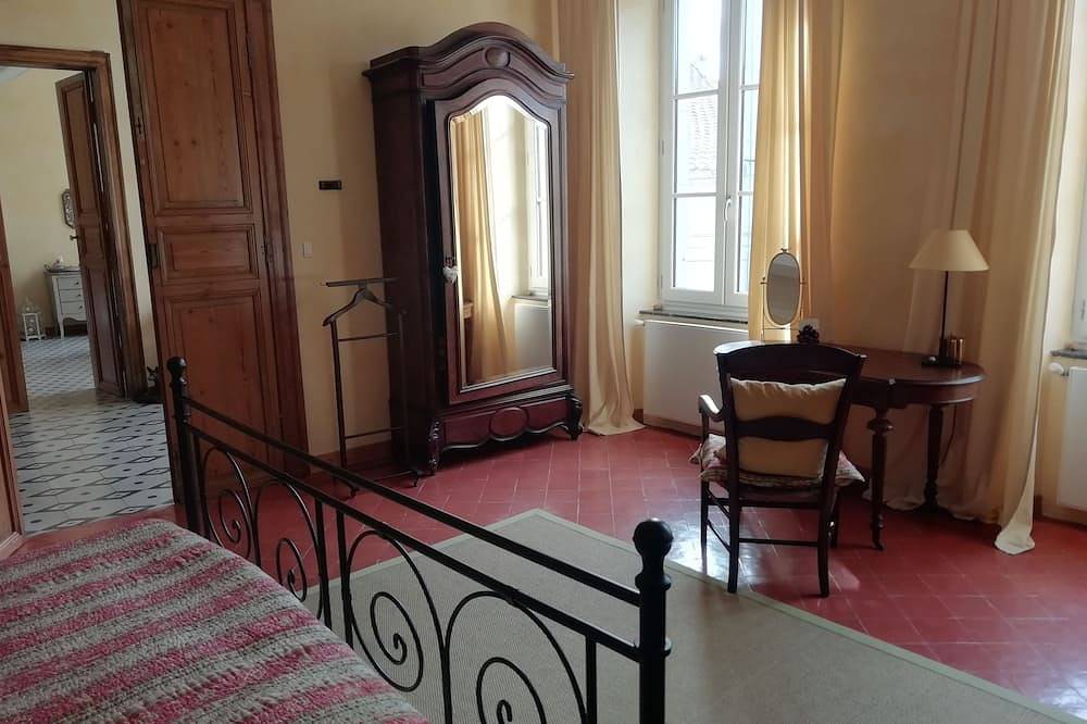 Fantastic exclusive home in the south of France - stylish with pool and service in Luc-sur-Orbieu, Narbonne region