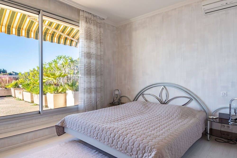 Appartement entier, Bel appartement pour 5 personnes avec climatisation, piscine, Wifi, Tv et terrasse in Èze, Côte méditerranéenne (France)